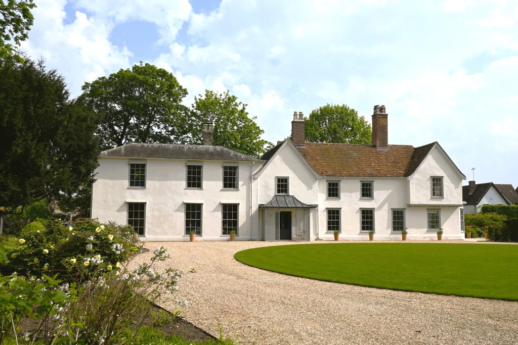 Can you spot the secret door…….