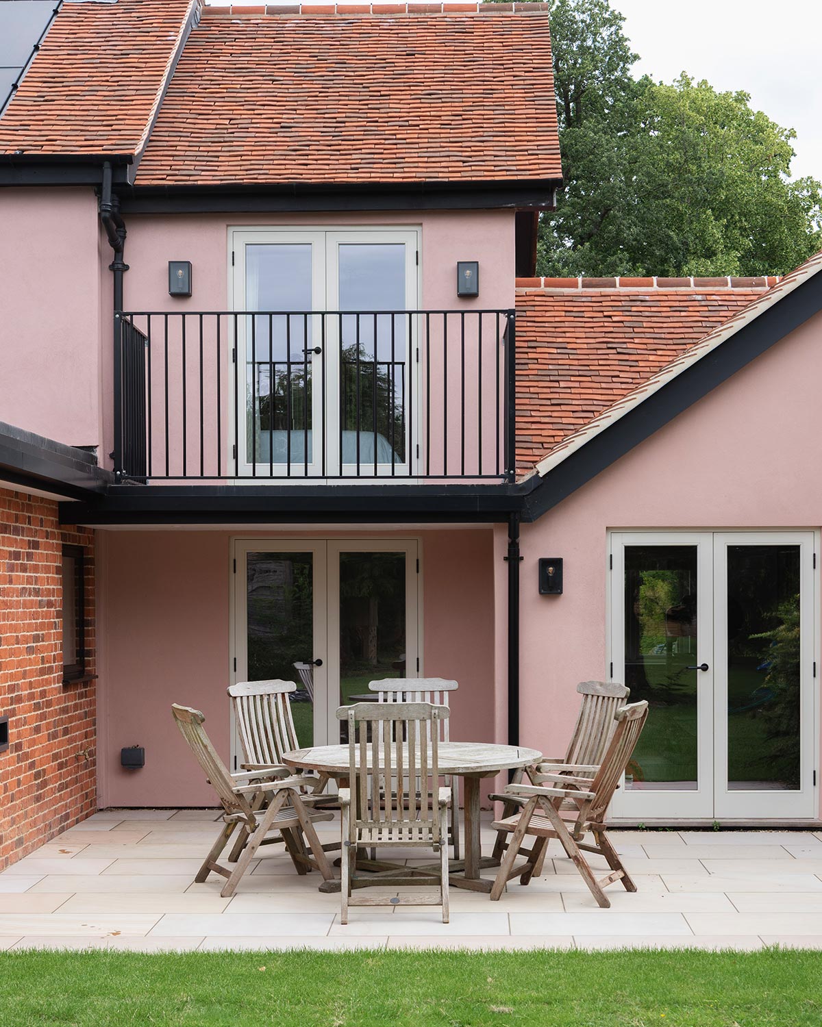 Contemporary Timber Joinery with Bespoke Character Contemporary Timber Joinery with Bespoke Character