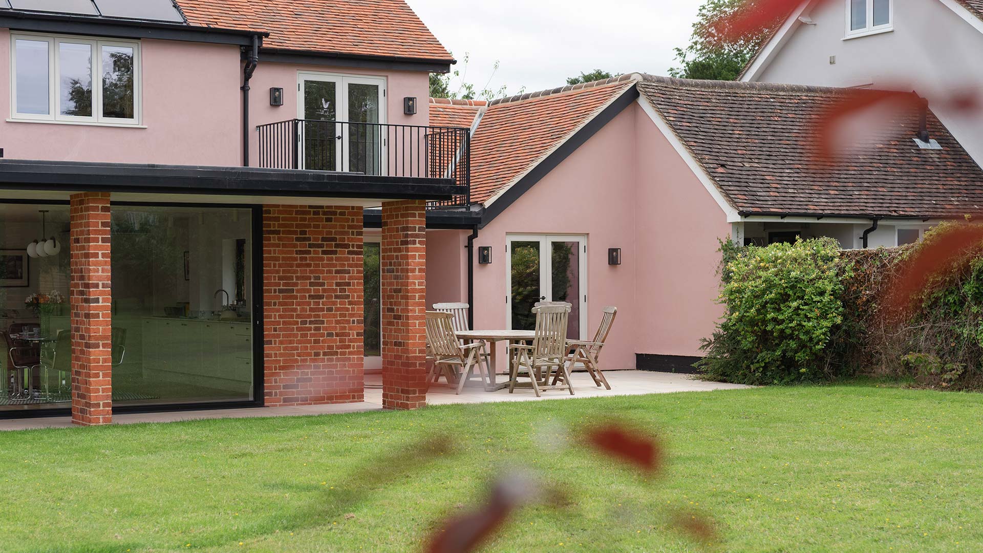Contemporary Timber Joinery with Bespoke Character Contemporary Timber Joinery with Bespoke Character